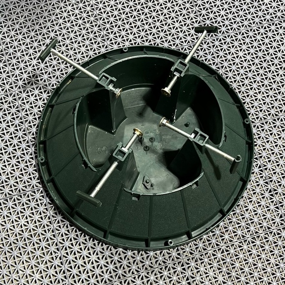 Live Christmas Tree Stand - Picture 1 of 6